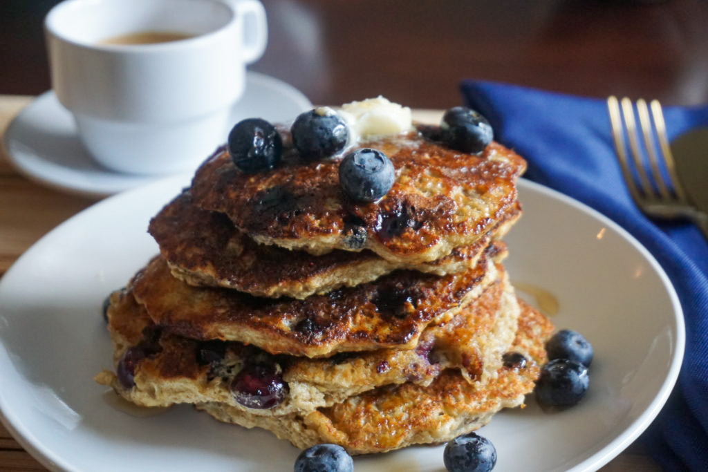blueberry banana oatmeal pancakes 