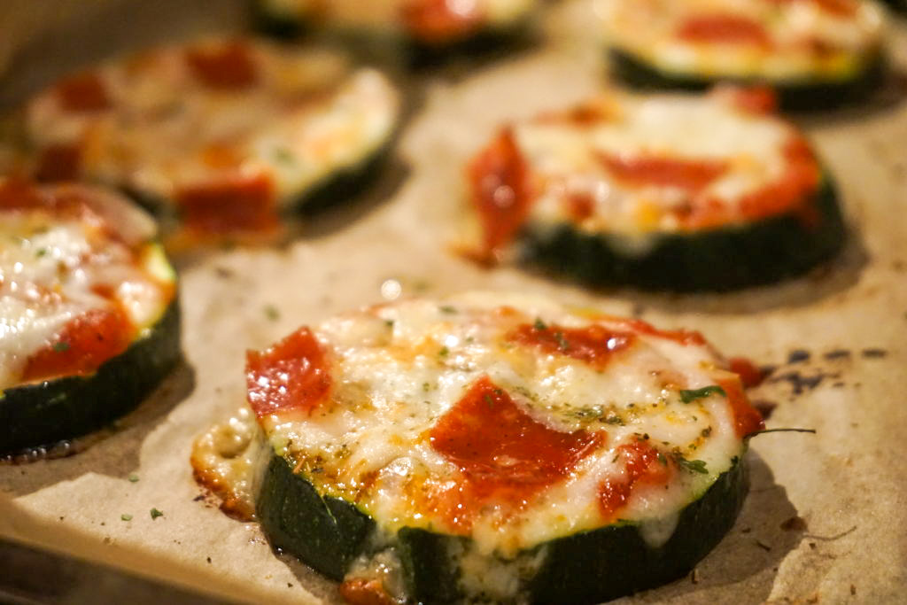 Zucchini pizza bites